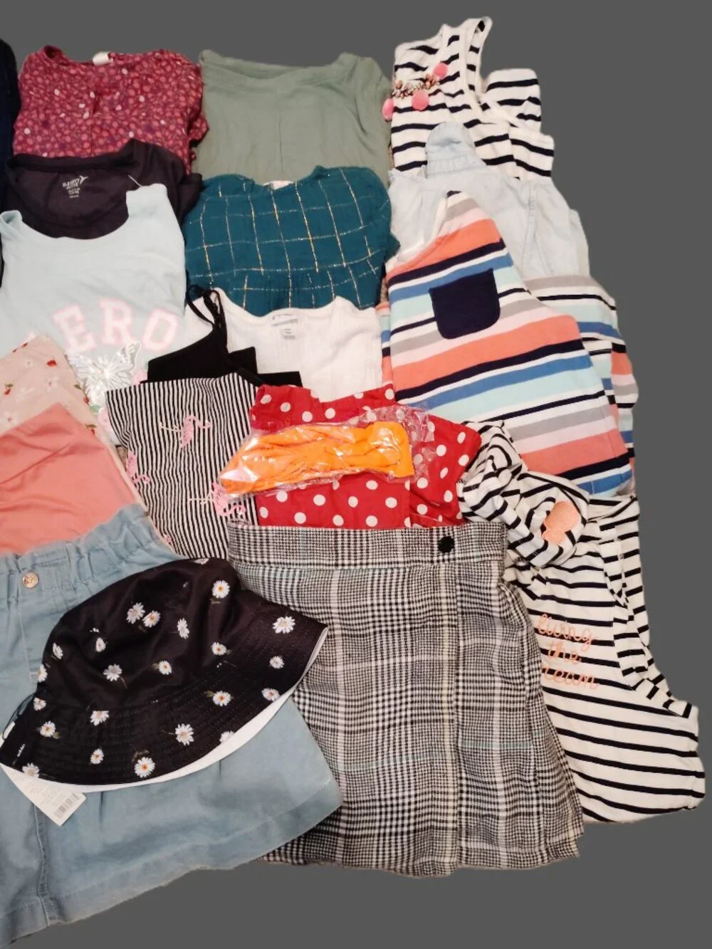 HUGE LOT CLOTHES TOPS JEANS DRESSES OUTFITS OLD NAVY JUSTICE~GIRLS SIZE L 10-12